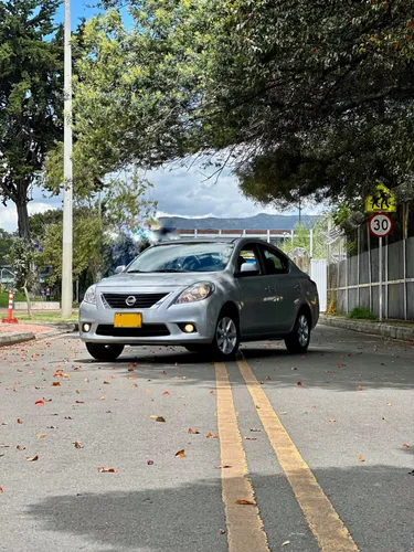 Nissan Versa Advance 2013
