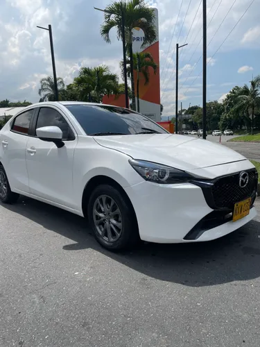 MAZDA 2 TOURING MODELO 2025
