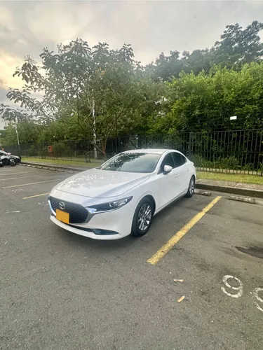 Mazda 3 Touring Híbrido 2024