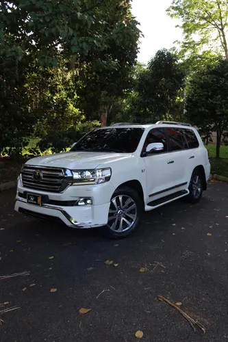 Toyota LC200 Sahara VX.E 5.7 Gasolina Versión Arabe