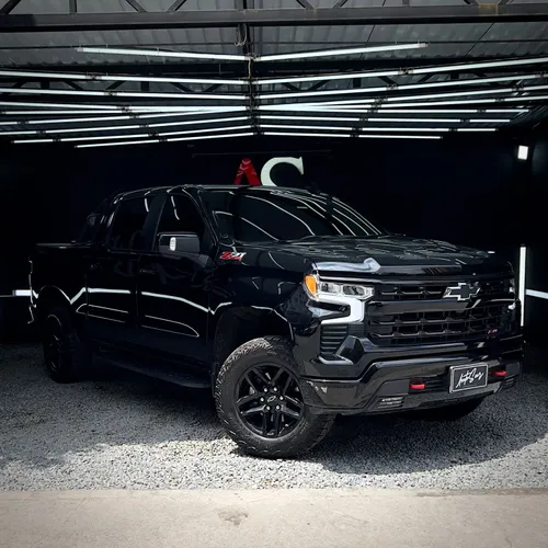 CHEVROLET SILVERADO Z71 NEGRO 5.4 2024 AT