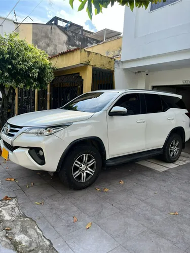 TOYOTA FORTUNER SR 