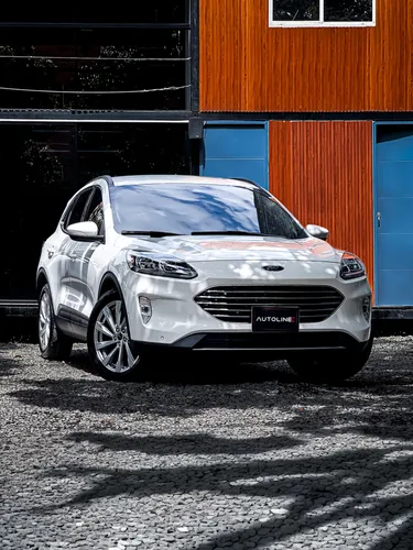 Ford Escape Titanium Hybrid AWD 2022