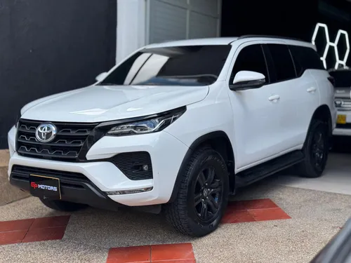 Toyota Fortuner SR 2024