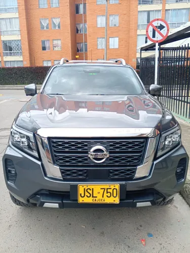 Nissan Frontier LE 4X4