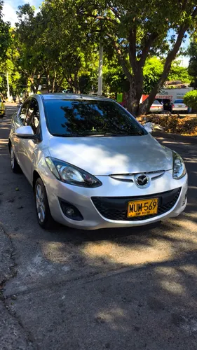 Mazda 2 Sedan 1.5Lt - 2013