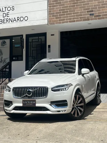Volvo XC90 T6 modelo 2021