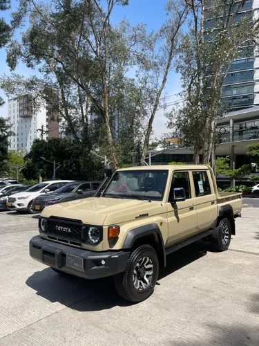 V-457 TOYOTA LAND CRUISER LC79 ARABE