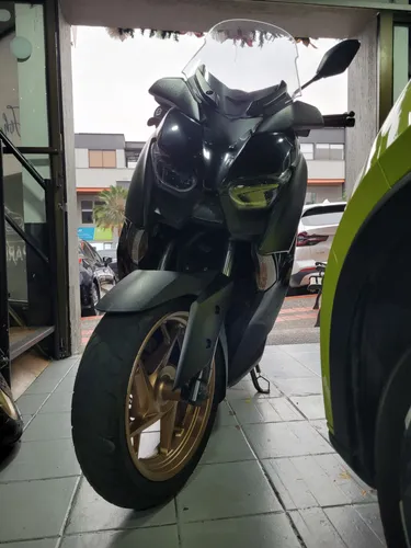 Yamaha Xmax 2023