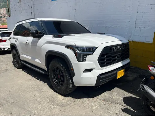 TOYOTA SEQUOIA 2023 TRD PRO 4WD BLINDADA CON 20.000 km MEDELLÍN 