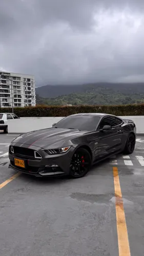FORD MUSTANG GT 