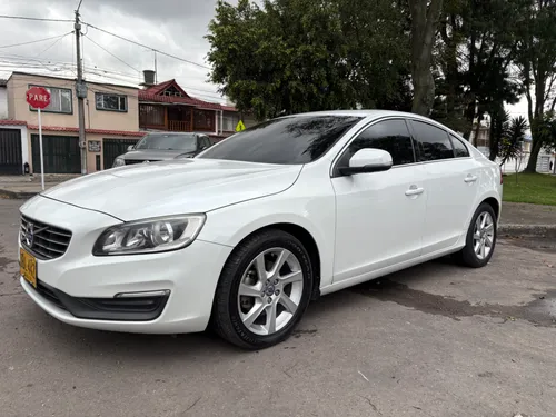 Volvo S60 T5 momentum 2L turbo 