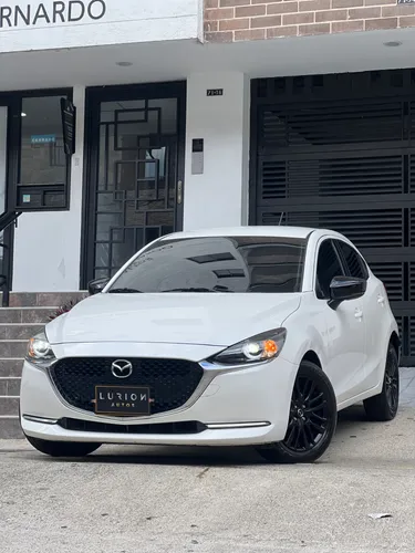 Mazda 2 Touring Carbón Edition modelo 2024