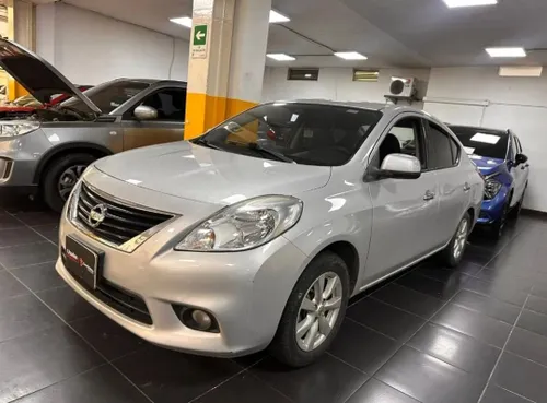 Nissan Versa Advance 2015