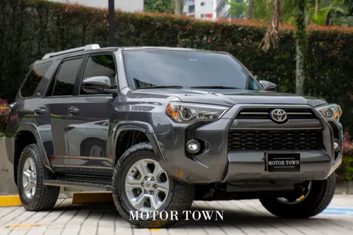 TOYOTA 4RUNNER SR-5 2021