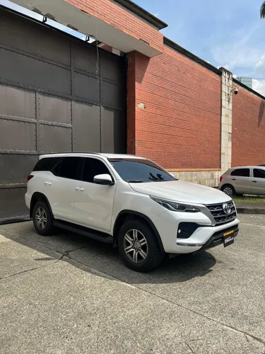 Toyota Fortuner SR 2026 Diesel 