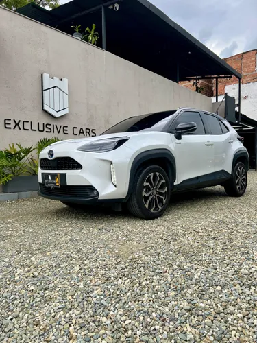TOYOTA YARIS CROSS HYBRID 2024