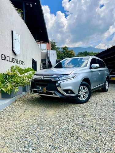 MITSUBISHI OUTLANDER 2.4 KAITEKI 2020