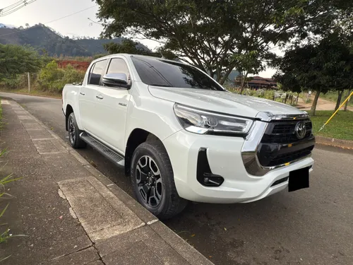 Toyota Hilux SRX 2.8 diésel 2023