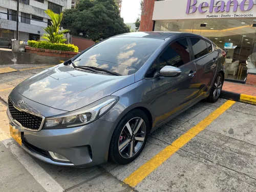 VENDO KIA CERATO PRO SEGUNDA GENERACIÓN 2017 