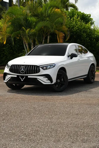 Mercedes Benz GLC300 coupe 2025