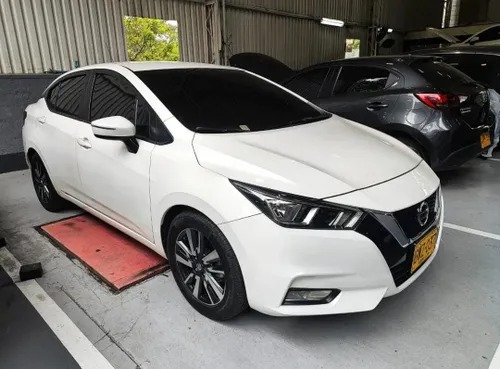 Nissan Versa Advance 2020