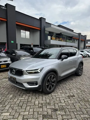 VOLVO XC40 T4 FWD MOMENTUM 2019 
