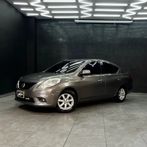 Nissan Versa Advance 2013
