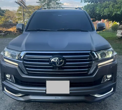 Toyota LC 200 Sahara modelo 2016 Diésel