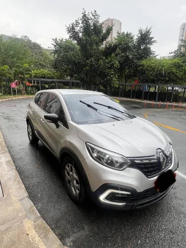 Renault Captur Zen 2023  33.000 km  SOAT hasta octubre 2026