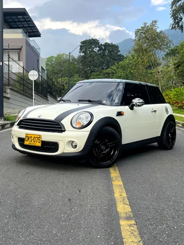 SE VENDE MINi COOPER R56 2013