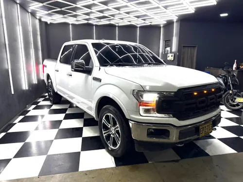 FORD F-150 LARIAT