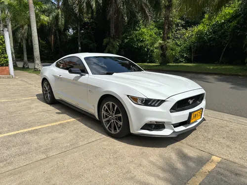 Ford Mustang GT Premium 2017 V8 5000