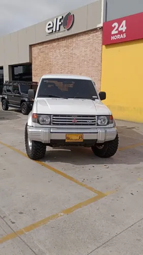 Mitsubishi Montero 2004