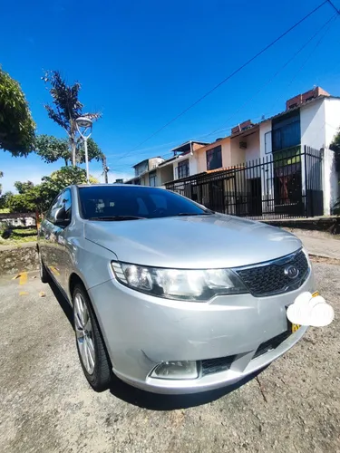KIA CERATO FORTE 1600 CC MODELO 2012
