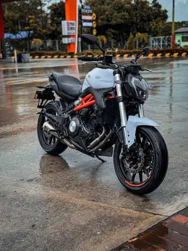 Benelli 302s modelo 2023