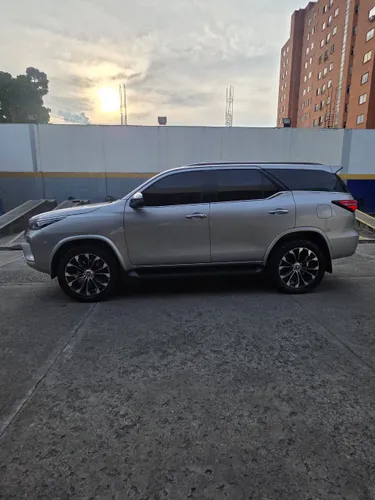 Toyota fortuner srv diesel 2.4 2022