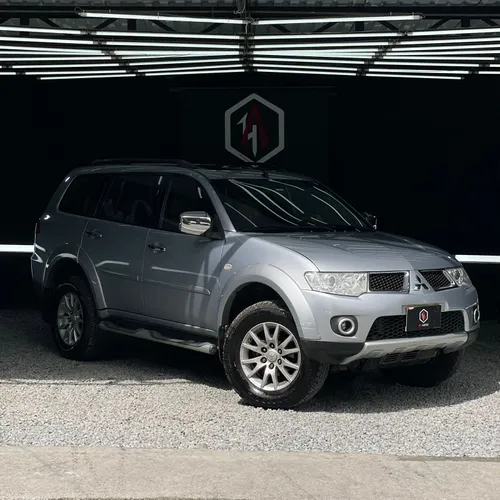 MITSUBISHI NATIVA 3.2 2009