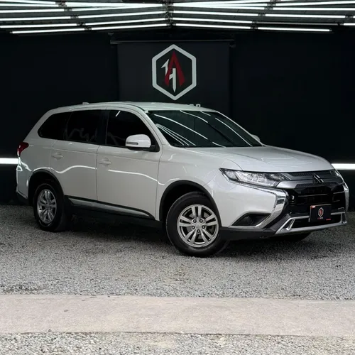 MITSUBISHI OUTLANDER KAITEKI 2022