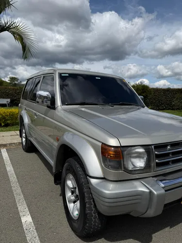 Mitsubishi Montero Modelo 2004 Documentación al Día para Traspaso Mecanica 7 puestos Muy cuidada Hermosa 