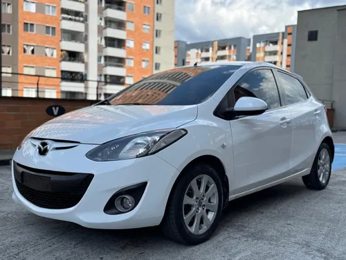 mazda 2 2015