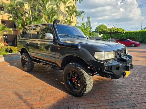 Toyota LC 80 Burbuja Burbuja 1998 accesorizada y confiable