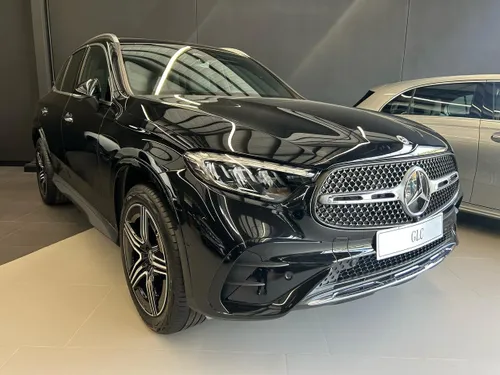 Mercedes Benz GLC 350e 4MATIC Híbrida Enchufable 2026 ÚLTIMA Color negro y blanco lista para entrega inmediata