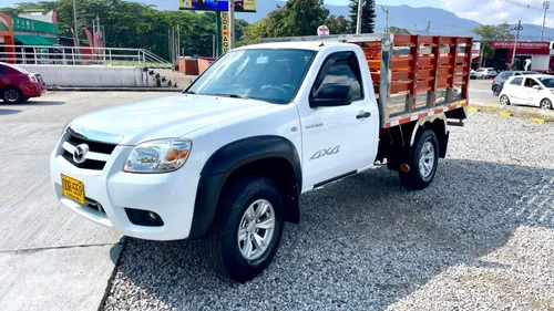  Camioneta estaca  MAZDA BT 50  TURBO DIESEL 4 X 4 MODELO 2014 Precio  119.900.000 negociable  170.000 mil kilómetros  Ubicada en piedecuesta Santander  Camioneta en perfecto estado  TURBO DIESEL 4 X 4  Todo funcional  Dirección hidráulica  Aire acondicio
