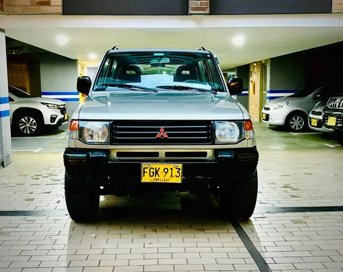 2008 Mitsubishi Montero 2.4