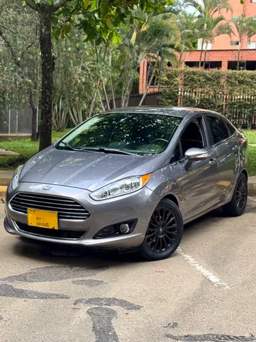 FORD FIESTA TITÁNIUM 2014