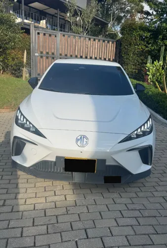 MG4 Cross Deluxe eléctrico  menos de 11.000 km