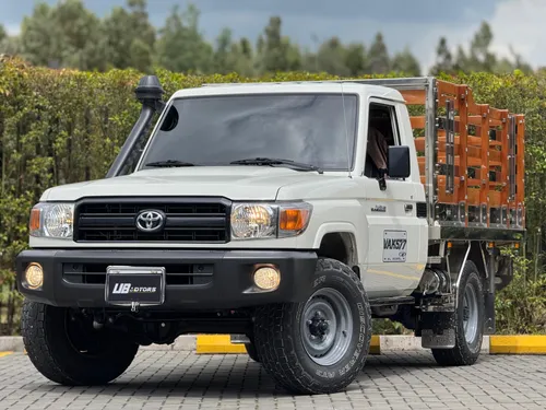 TOYOTA LAND CRUISER-ESTACAS- 2023-
