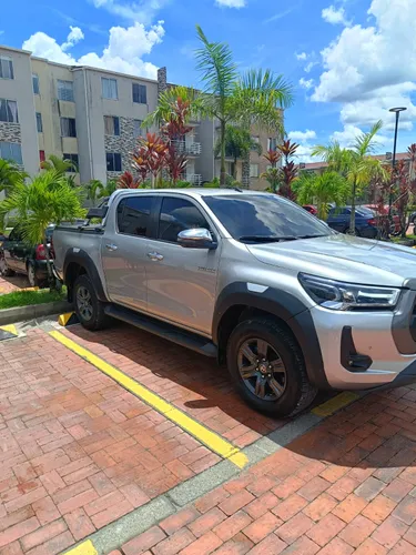Toyota Hilux 2022 4x4 diésel 2.4