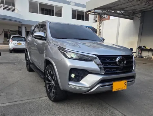 Toyota fortuner srv diesel 2.4 2022
